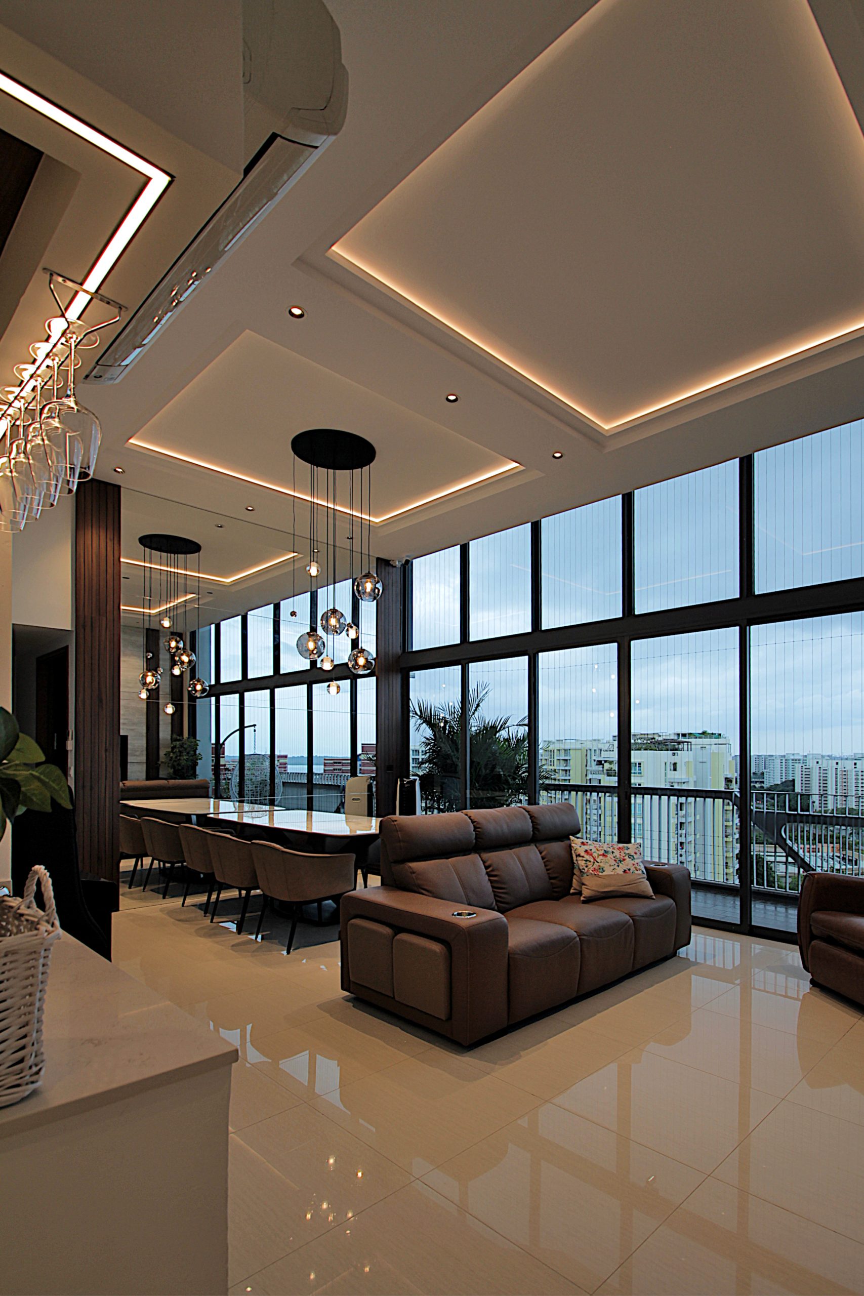 A luxurious penthouse with a high ceiling at the heart of Pasir Ris.