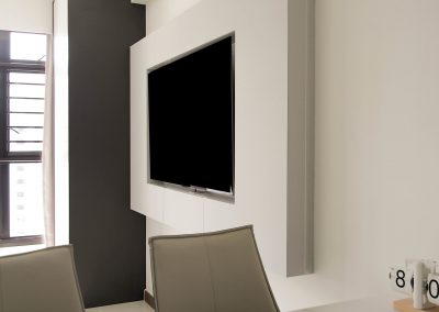 Customized carpentry works to maximize storage space yet allowing lots of living space throughout the entire home with a hidden workstation tucked into the corner of the living room. With a mix of neutral tone laminates, soft furnishing and well placed lightings iluminates the entire area and brings about a cosy tone to the enviroment.